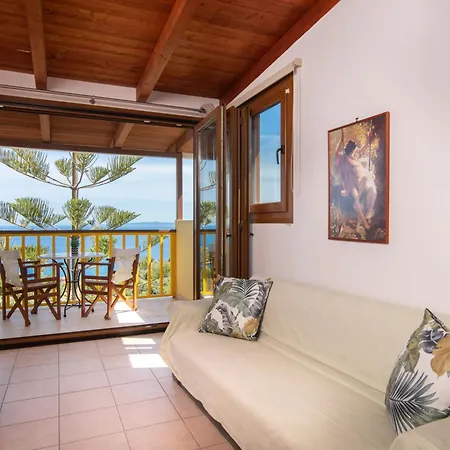 アパートホテル Sea View Village 4*