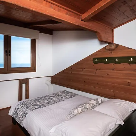 アパートホテル Sea View Village 4*
